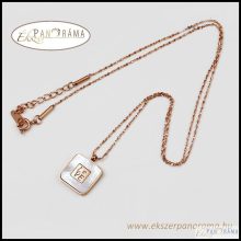  Rose nyaklánc medállal Love