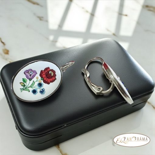 Eredeti Swanis® kristályos, francia kapcsos fülbevaló- Kalocsai fehér ovális