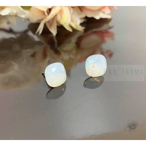 Swanis® párna kristállyal készült beszúrós fülbevaló - white opal 12 mm